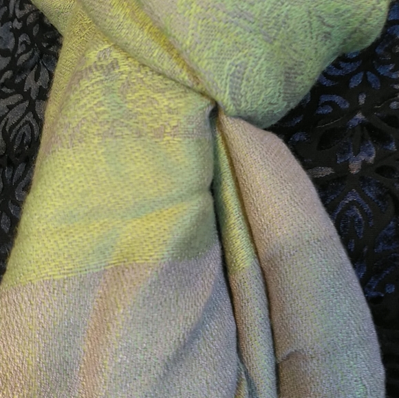 Green and Gray Wrap/Scarf - Picture 6 of 6